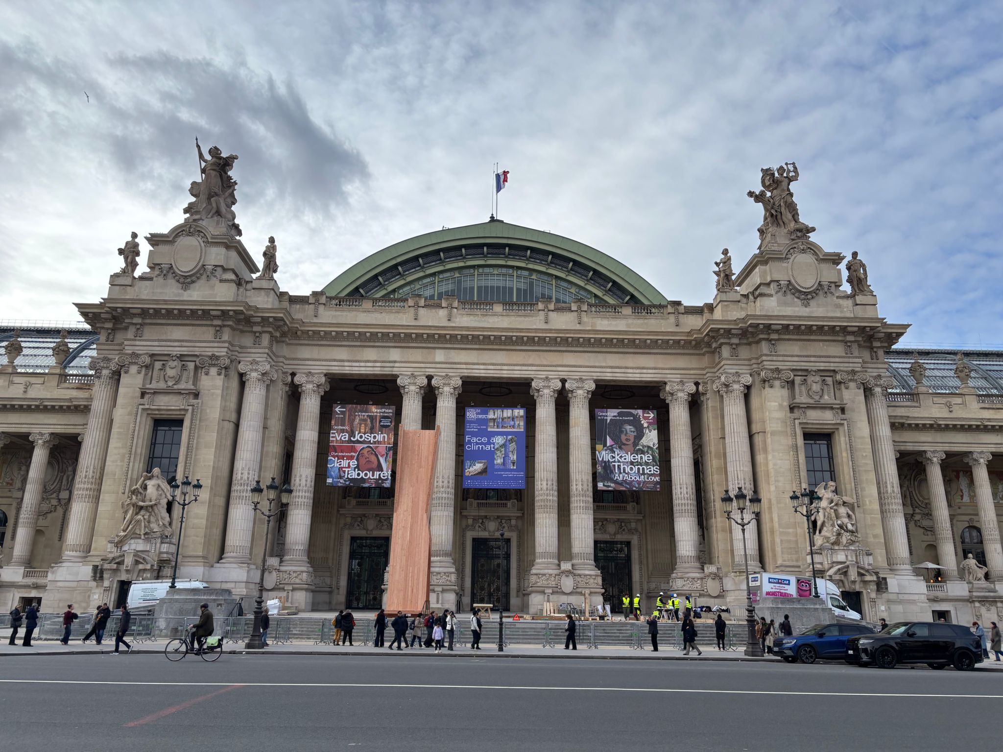 Mur du Climat Woodclimb devant le Grand Palais — Forum Bois Construction 2026, Paris
