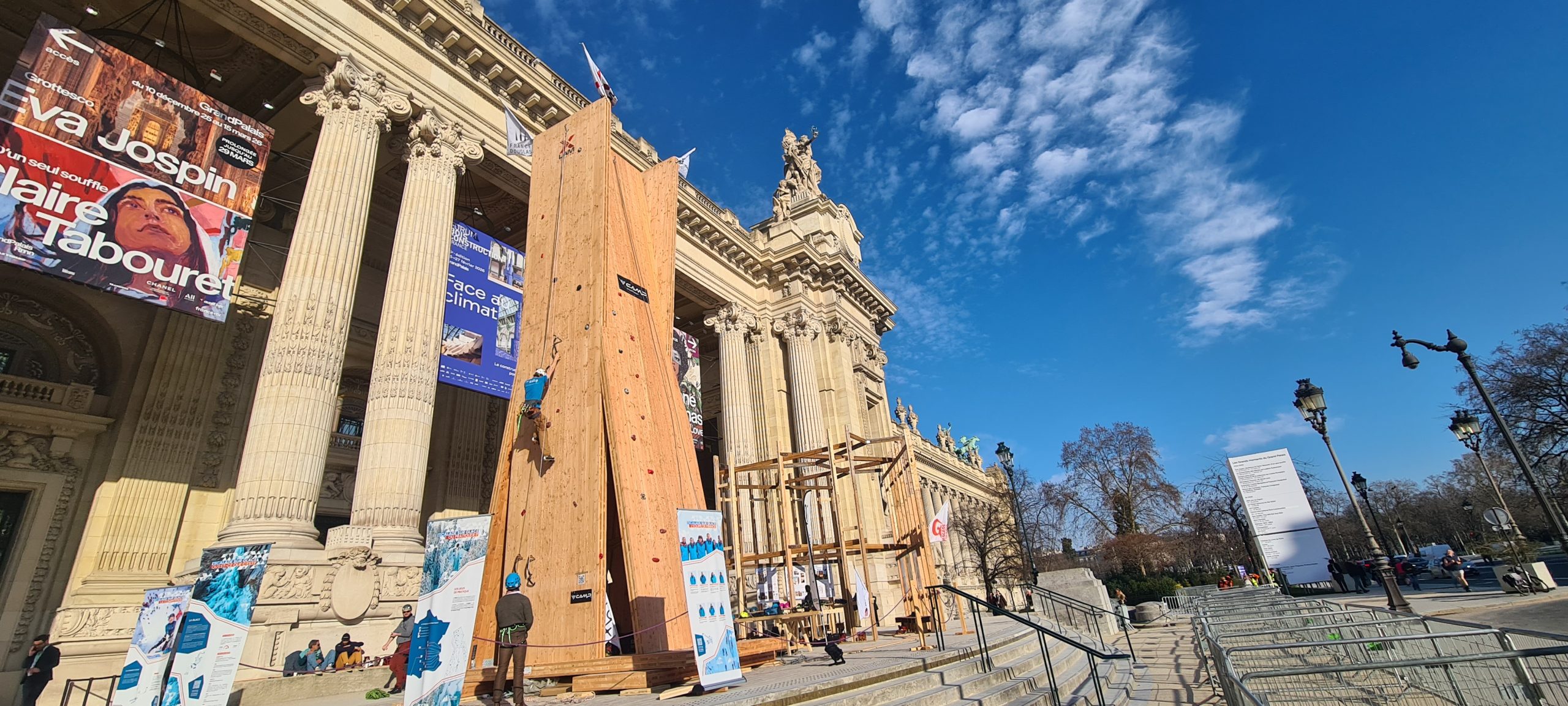 Voie Cascade de Bois® — structure CLT devant le Grand Palais, Paris